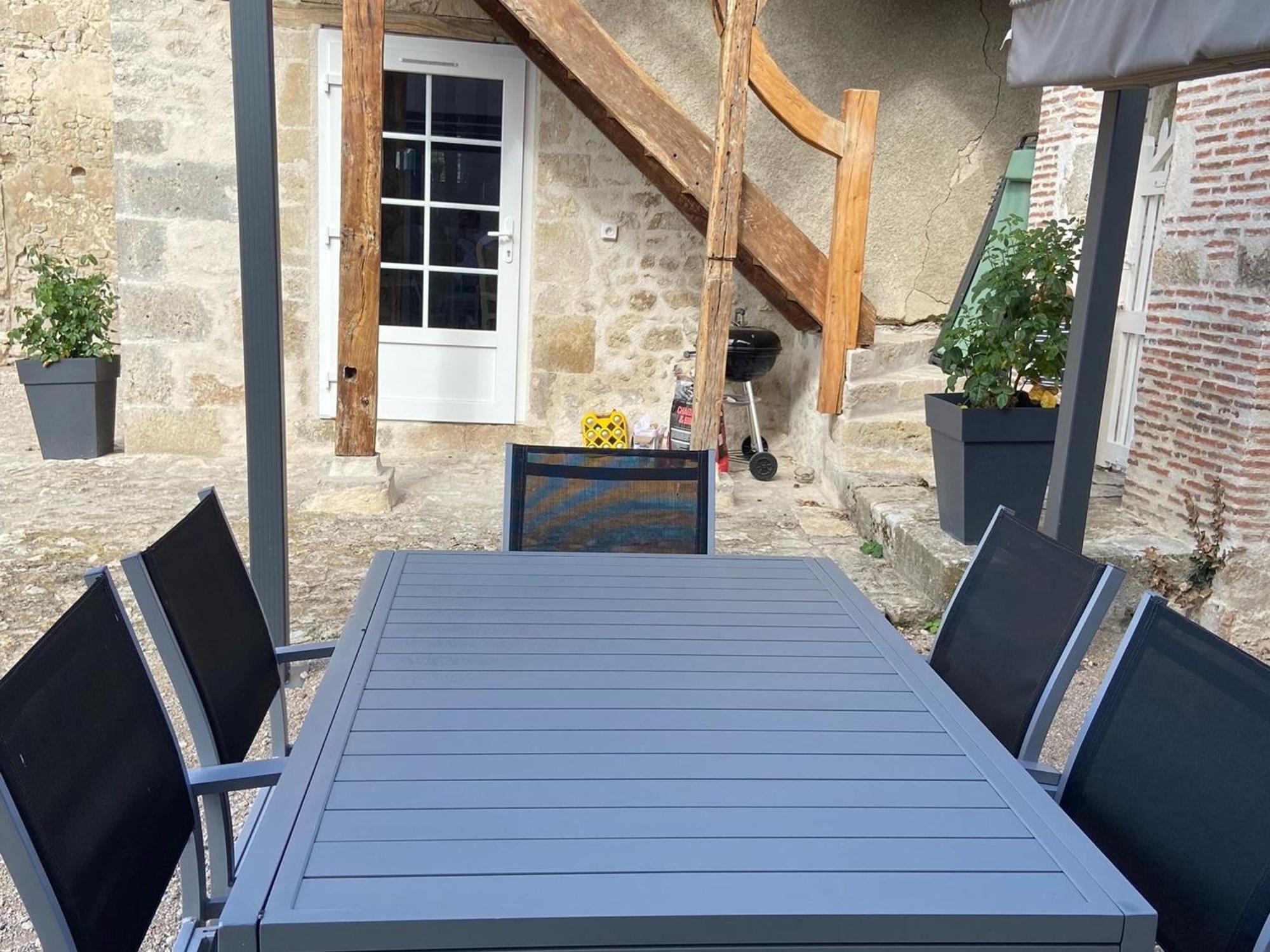 Ferienhaus Maison Spacieuse Avec Jardin Privatif, Ideale Pour 6, Proche Orleans Et Chateaux De La Loire - Fr-1-590-236 *